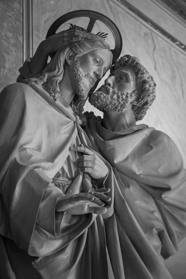 Représentation de la trahison par le baiser donné par Judas au Christ
